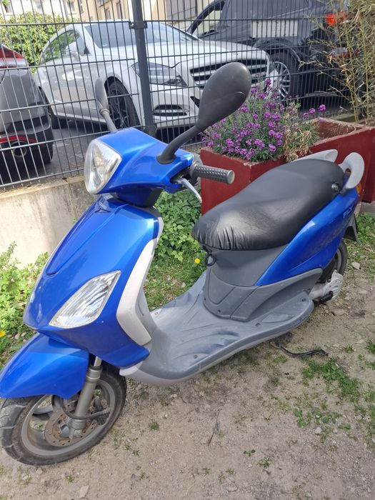 Vând scuter Piaggio Fly 50 4t