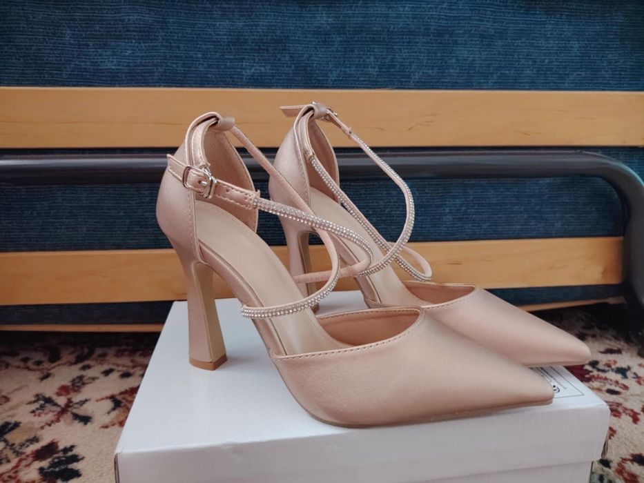 Официални обувки на ток