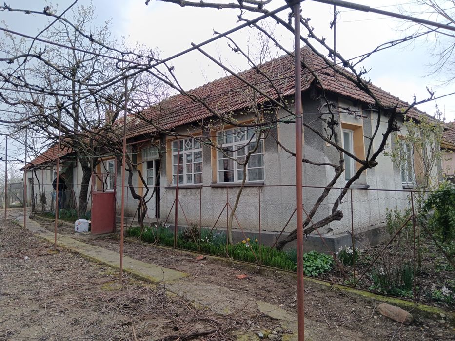 Casa bătrânească de vanzare