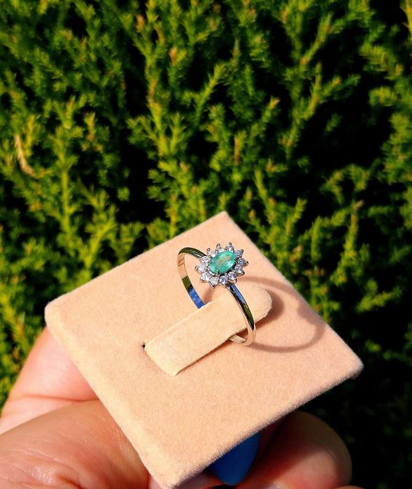 Inel din aur de 18k cu smarald și diamante naturale
