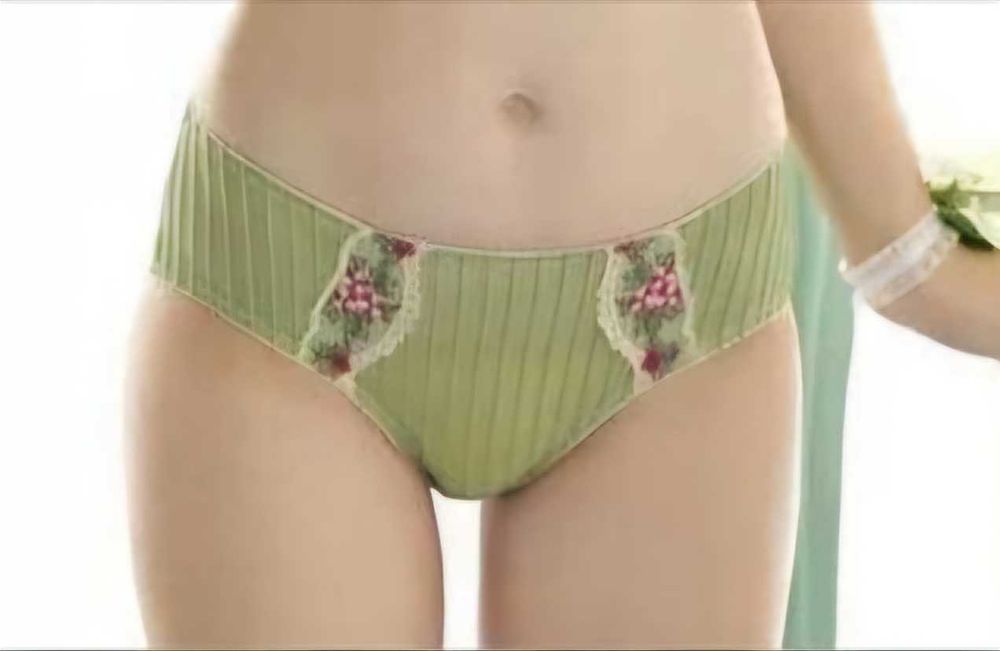 Продам комплект женского белья