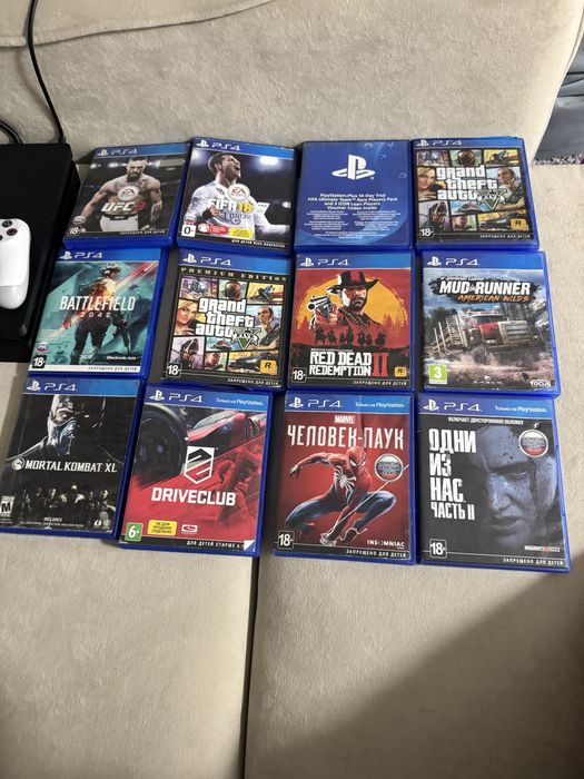 Продам пс4 , в хорошем состояние , 12 игр
