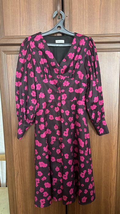 Вся одежда была надета один или два раза.