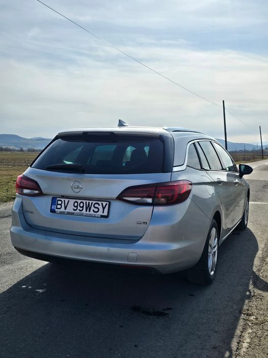 Opel Astra mașină