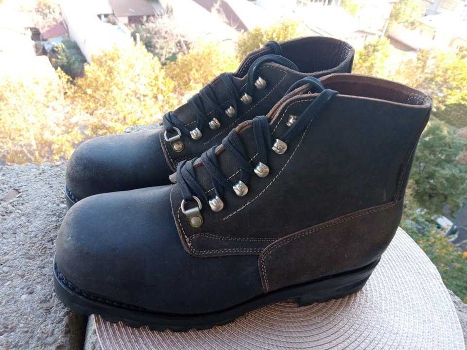 Bocanci montani piele noi, marimea 41 (26 cm)
