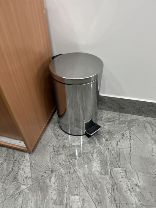 Урна с педалью 12 литров