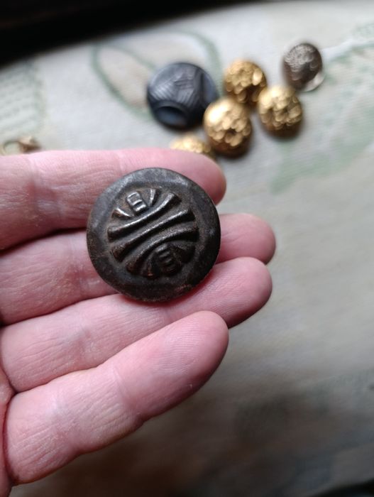 Пуговицы старинные крупные