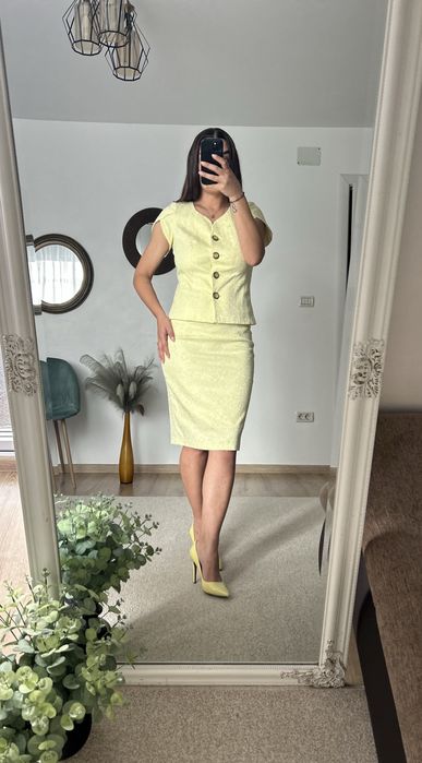 Costum elegant cu fusta
