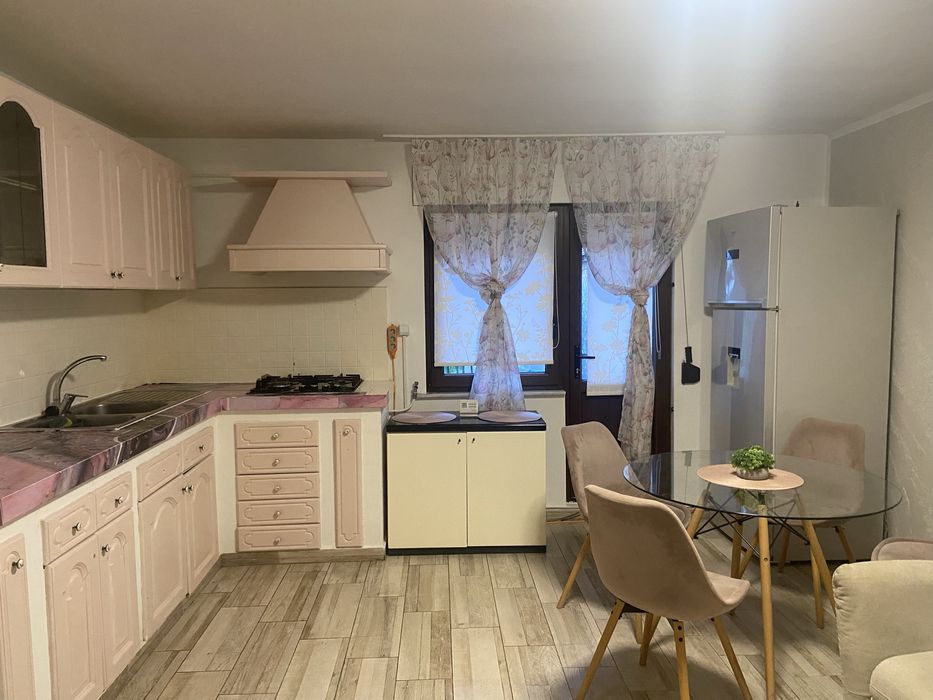 Inchiriez apartament 3 camere