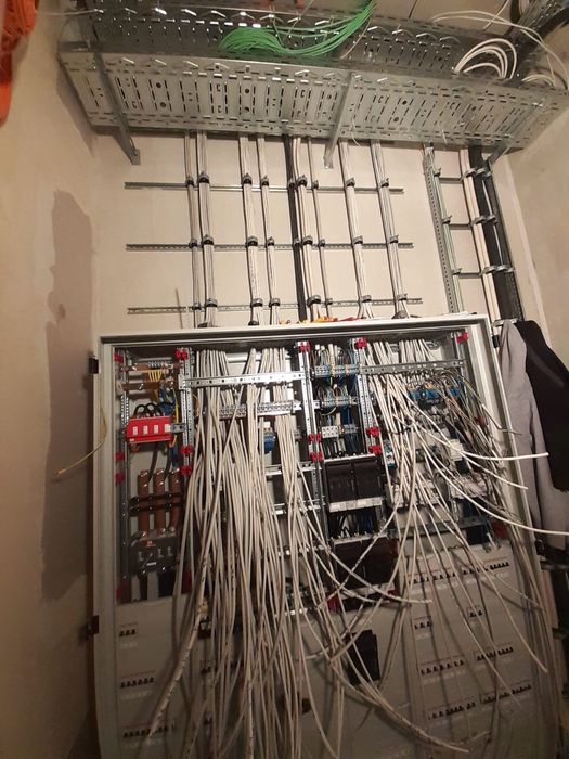 Electrician Autorizat-Intervenții rapide/Reparații/Instalații