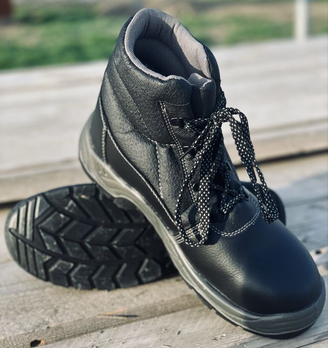 Спецобувь. Құрылысқа арналған аяқкиім/етік.