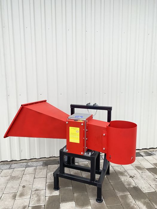 Tocator de crengi dupa tractor