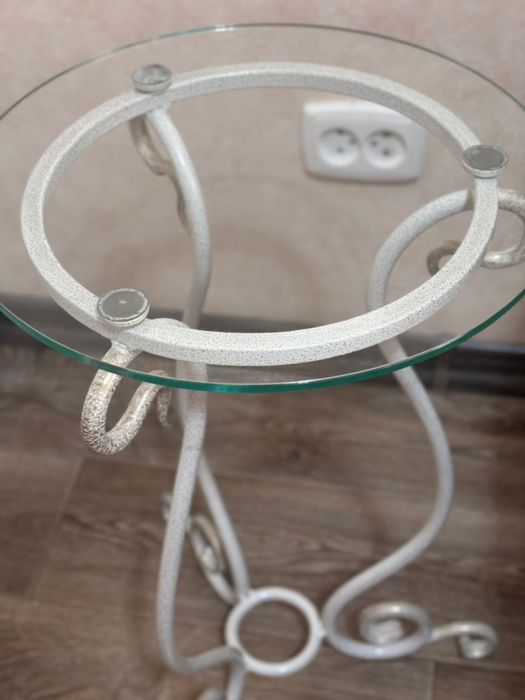 Кованный интерьерный столик