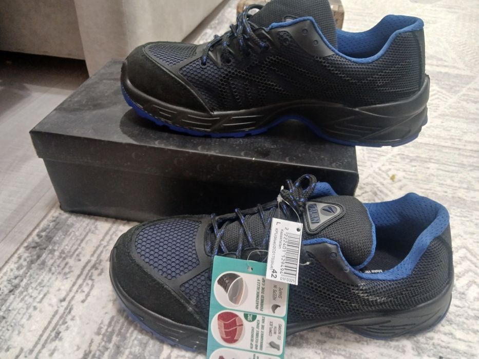 Спец  обувь новыи размер 42 летний