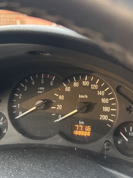 Vând sau schimb cu 8+1 ofer diferența  opel combo 2010 5 locuri