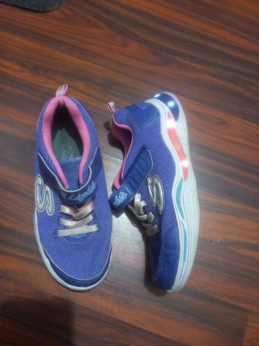 Adidași skechers mărimea 35