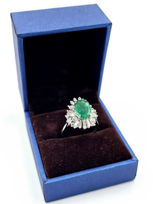 Inel din Aur Alb 18K cu Smarald Natural și Diamante