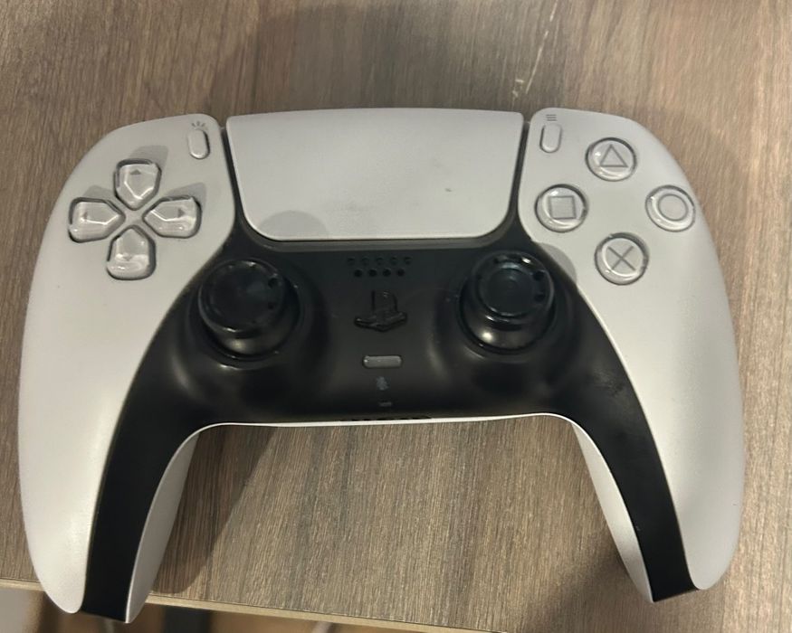 Vând PlayStation 5 si laptop Lenovo