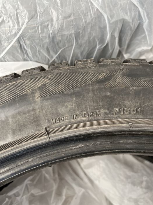 Продам резину 235,45,18