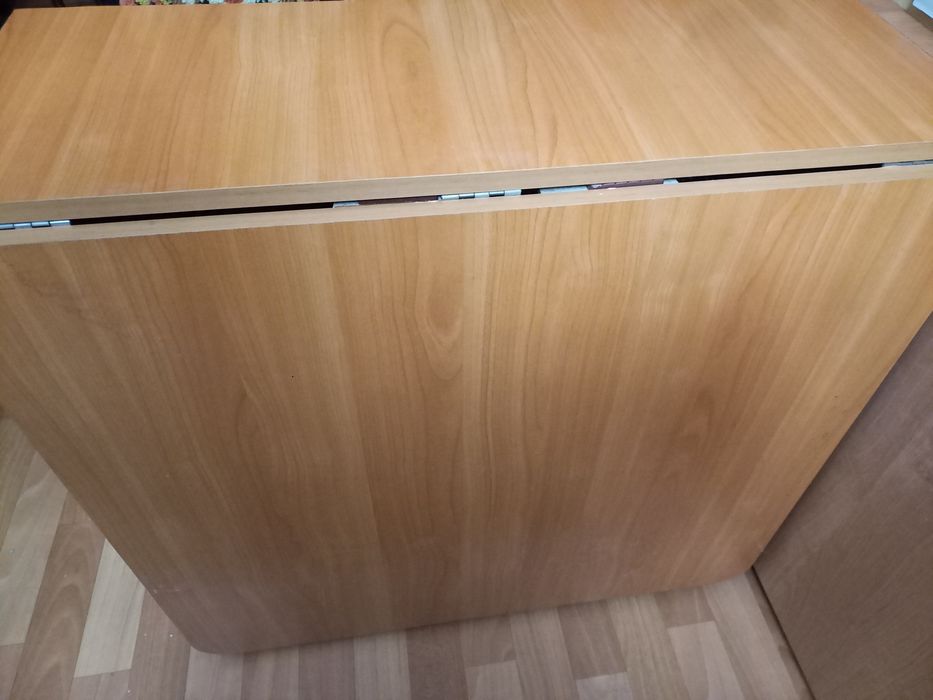 Стол тумба для гостиной.