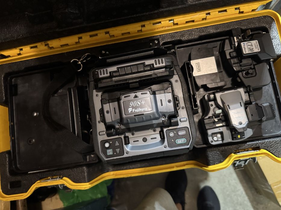 Fujikura 90S Plus  cu multe  accesorii