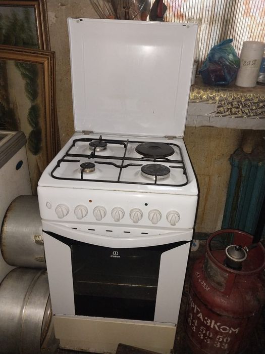 Продам холодильник и газ плиту