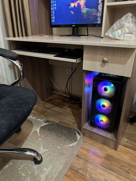 Компьютерный стол