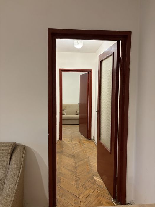 Apartament semidecomandat de inchiriat cu garaj