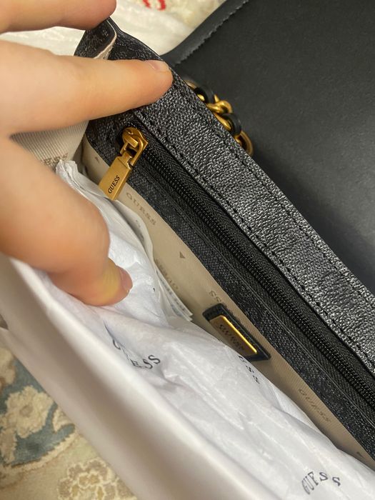 Кросбоди сумка Guess