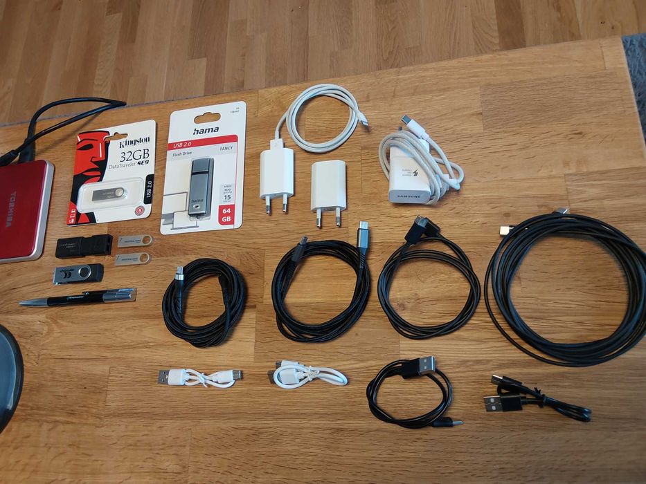 Аксесоари за телефони и компютри