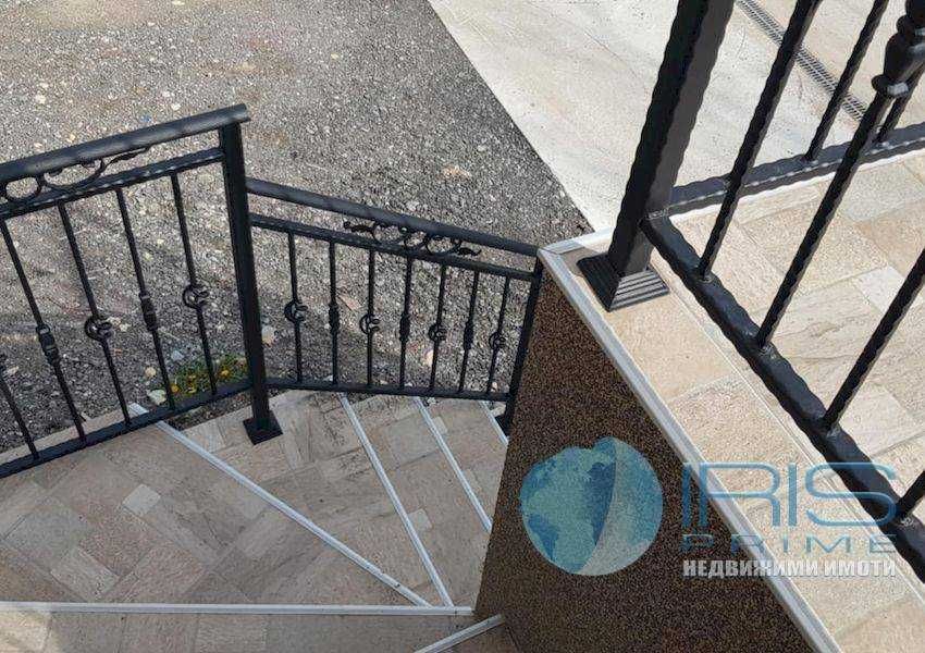 Продава се Къща в Шумен, Добруджански - 225 кв.м за 889 €/кв.м - Снимка #4