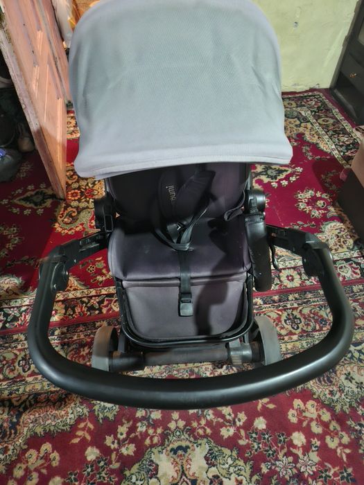 Vand carucior in stare buna