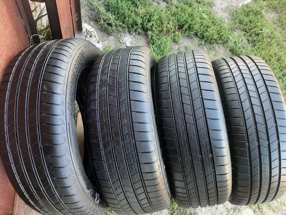 Продам шины 215/55/17 бриджистон