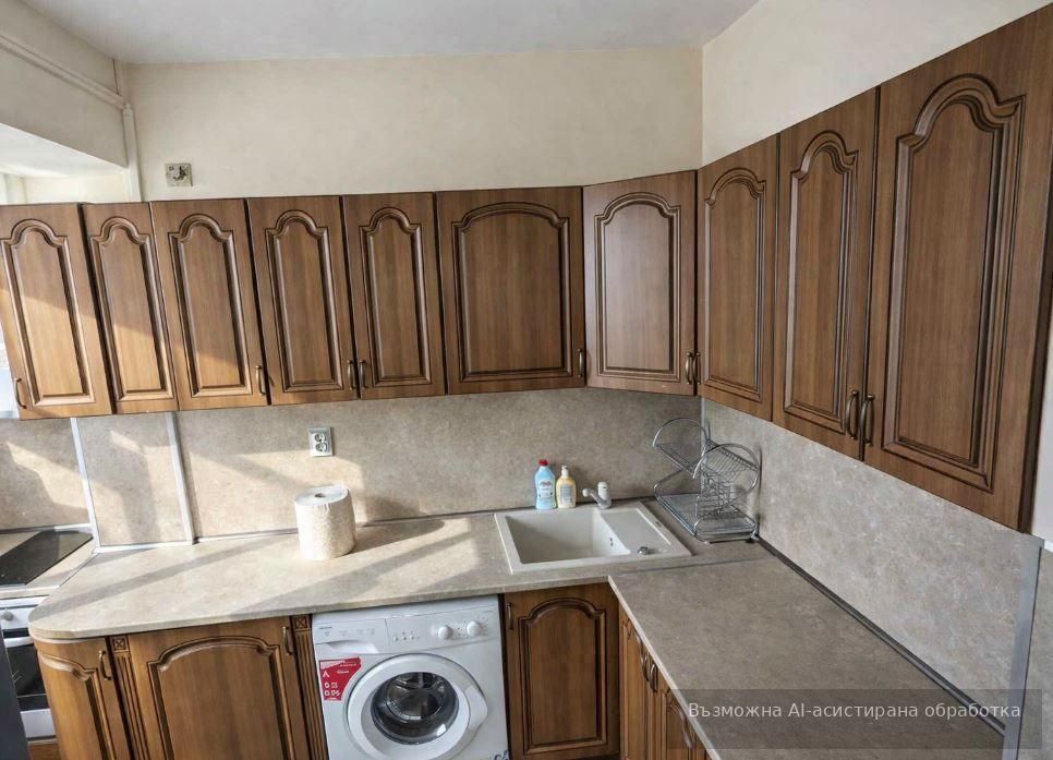 Тристаен апартамент в района на Окръжна болница!