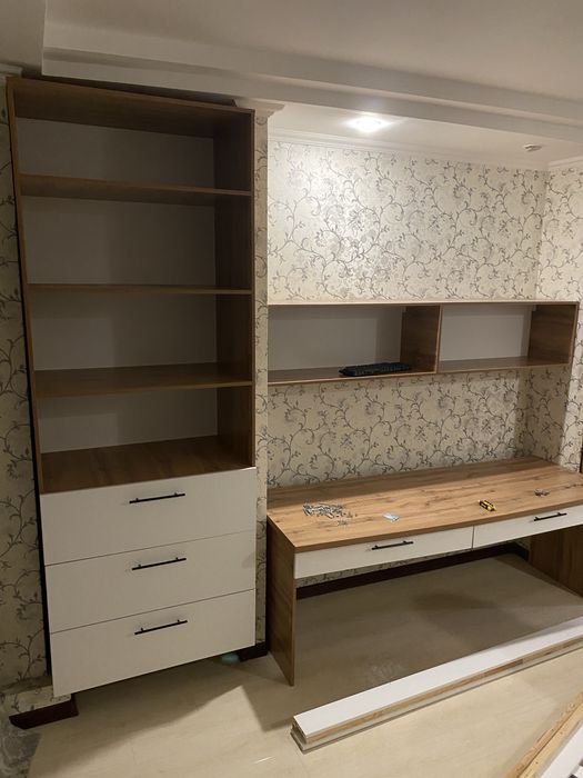 Шкаф, компьютерный стол и полки