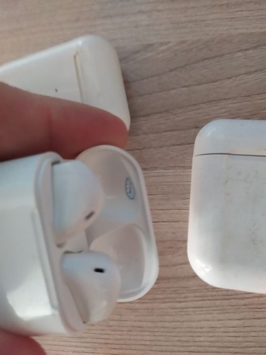 Продам без провод.наушники.3шт.