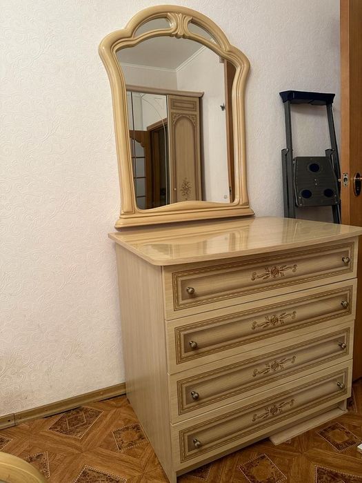 Продам спальный гарнитур