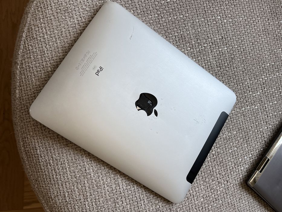 iPad 1-во поколение (A1337, 32GB, Wi-Fi + 3G)