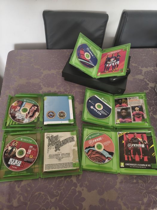 Xbox One X 1TB Pachet 2 Manete Plus Jocuri (GTA 5, RDR2, FIFA) Mentenanță proaspăt făcută!