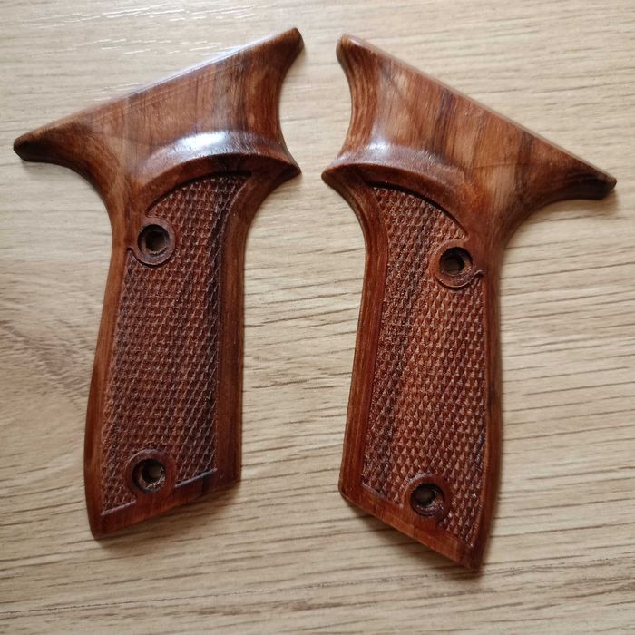 Орехови чирени за пистолет Марго.