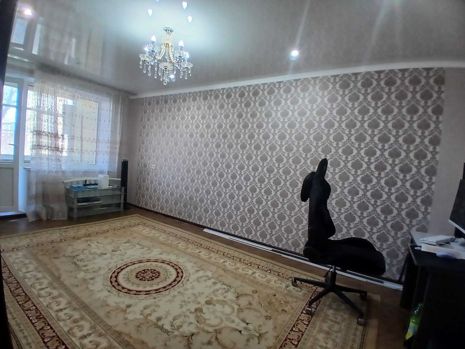 Строитель Напротив Алтындар