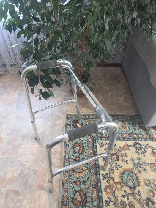 Продам ходунки и тутор для голени