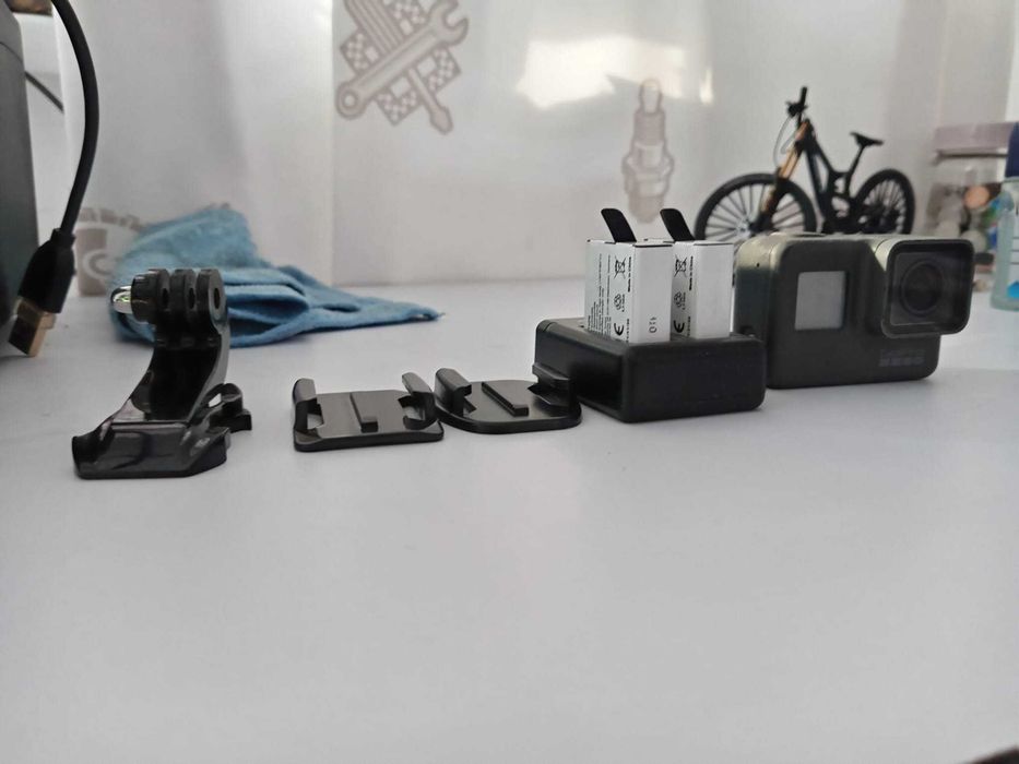 Vand Gopro Hero 6 Black Cu 2 Baterii si accesorii