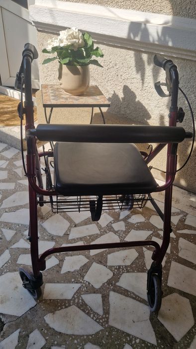 Rolator Cadru  pliabil cu 4 roti, frana, scaun si cos