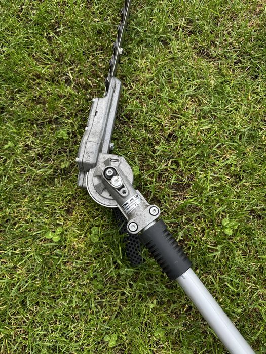 Foarfeca tuia-gard viu Stihl KM 131R, endomodor profesional!
