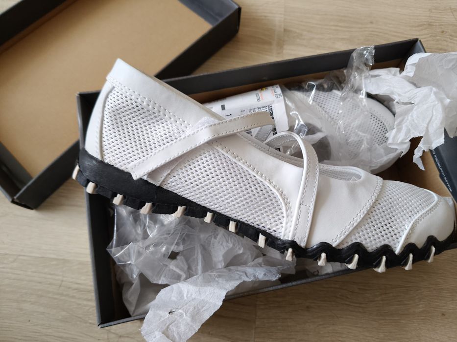 Балетки новые, кожа,белые