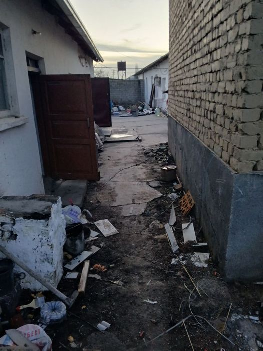 Урта чирчик.тумани.Авангардда.Куйликдан уйгача 9.5км. 1.4 соток 2хона.