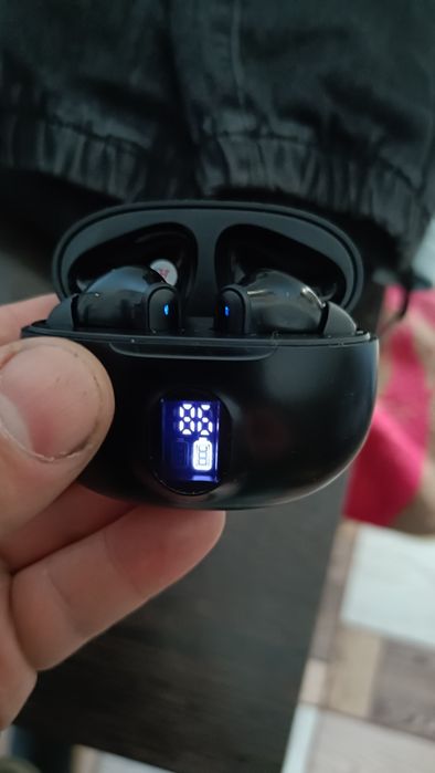 Bluetooth наушники.