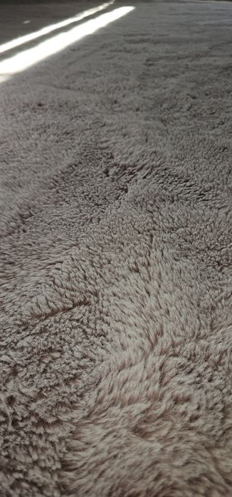 Продавам розов пухкав килим, 220 × 160 см