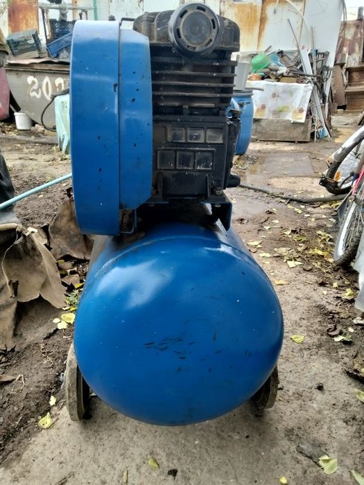 Поршневой воздушный компрессор